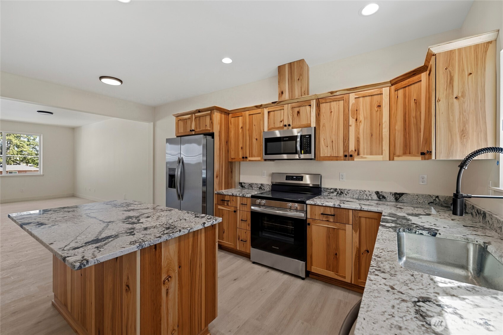 945 NW Heller Street Unit: C3