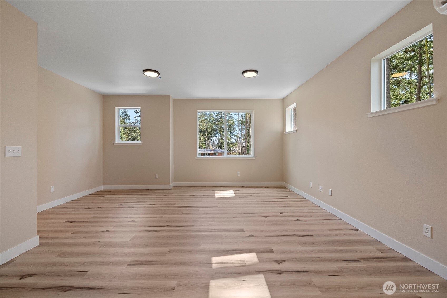 945 NW Heller Street Unit: C3