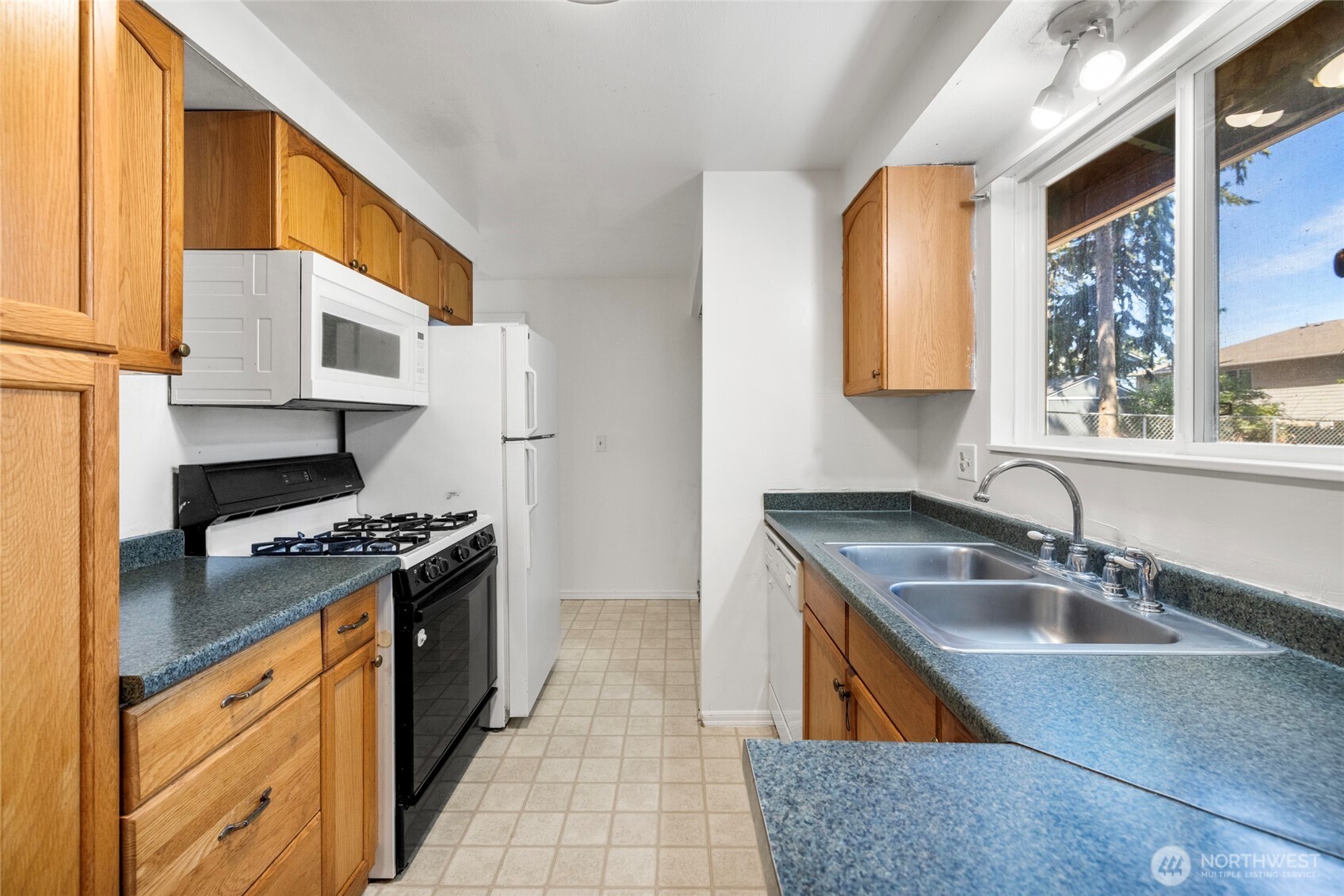 1112 Ridgeway Drive