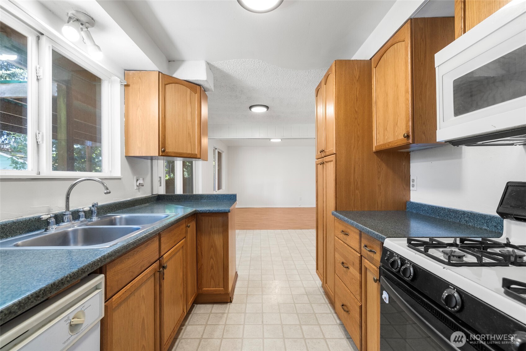 1112 Ridgeway Drive