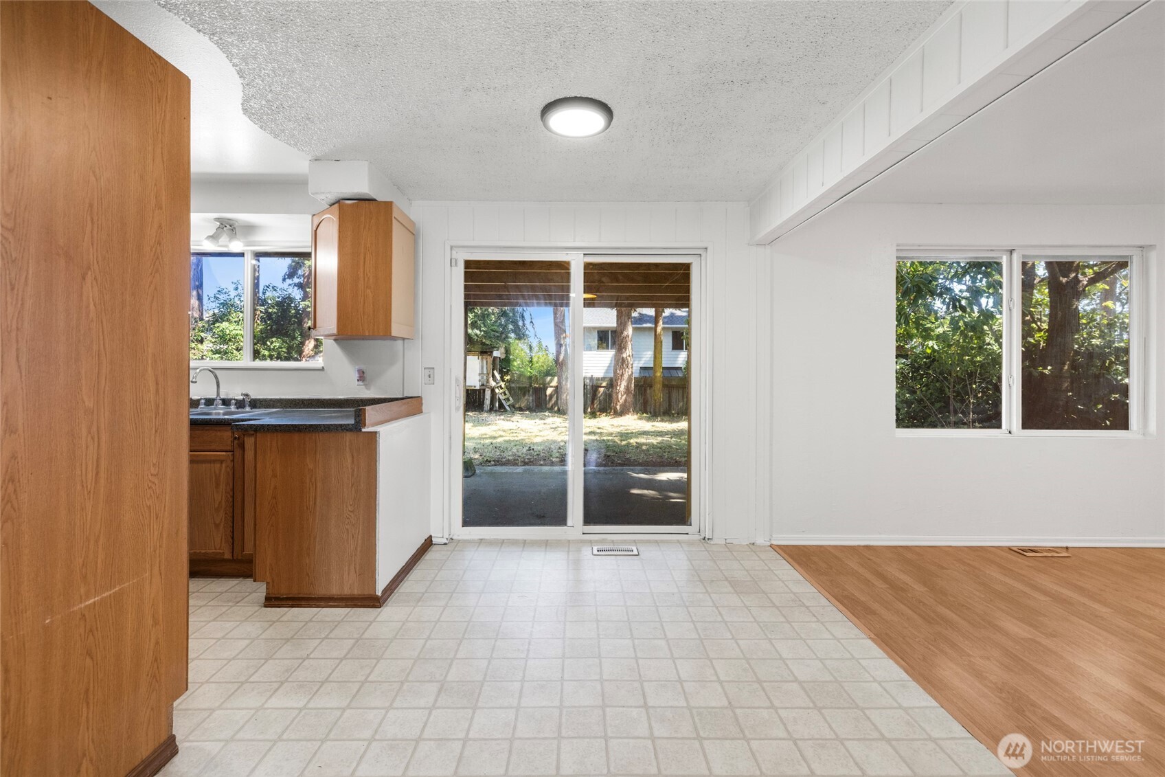 1112 Ridgeway Drive