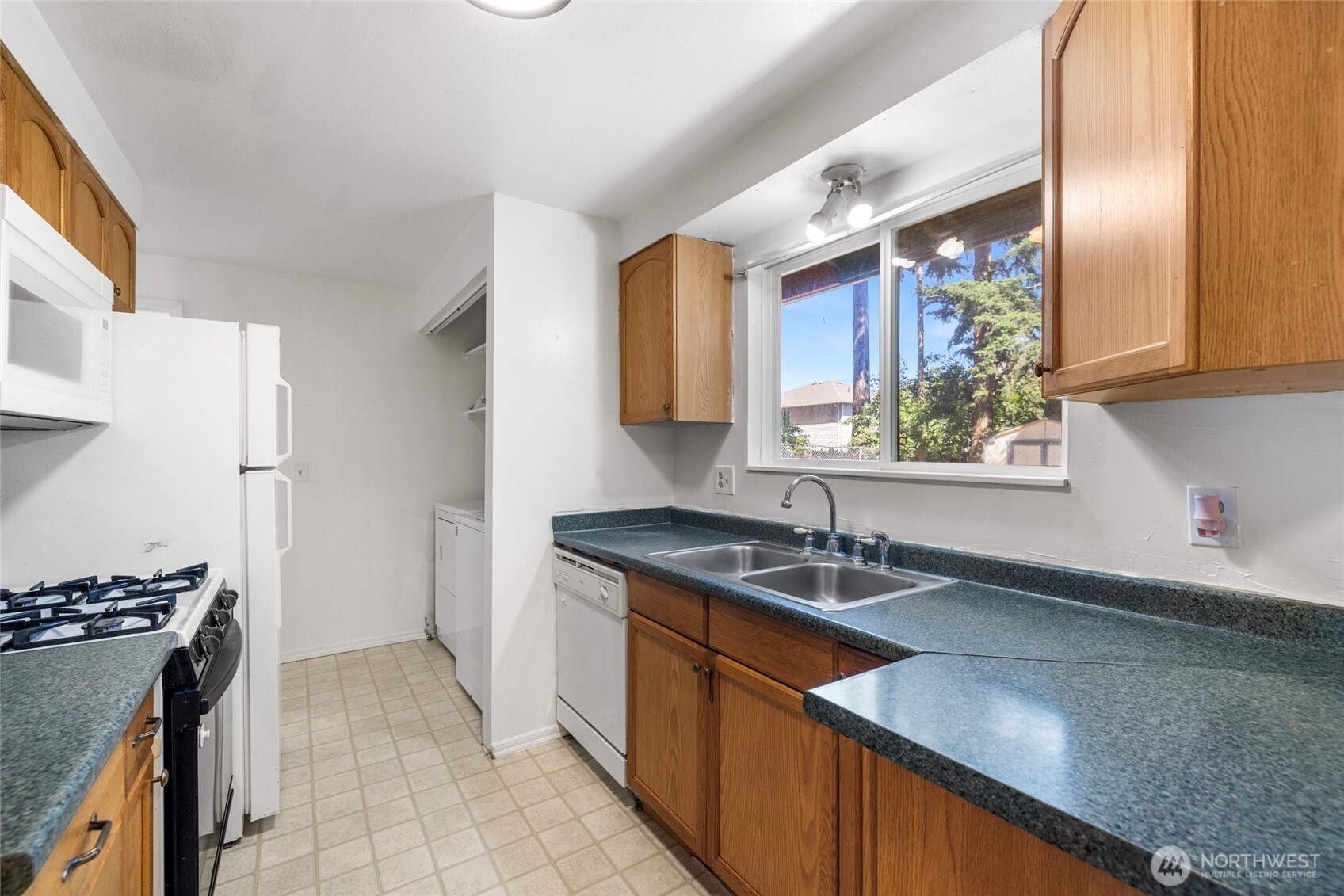 1112 Ridgeway Drive