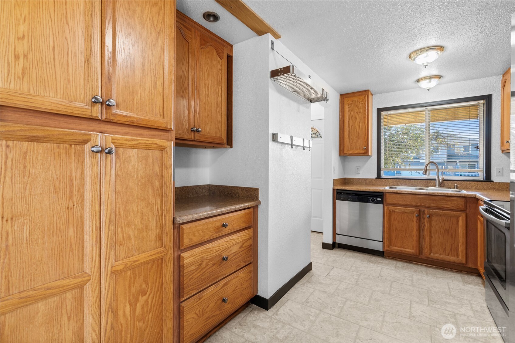 988 Ridgeway Drive