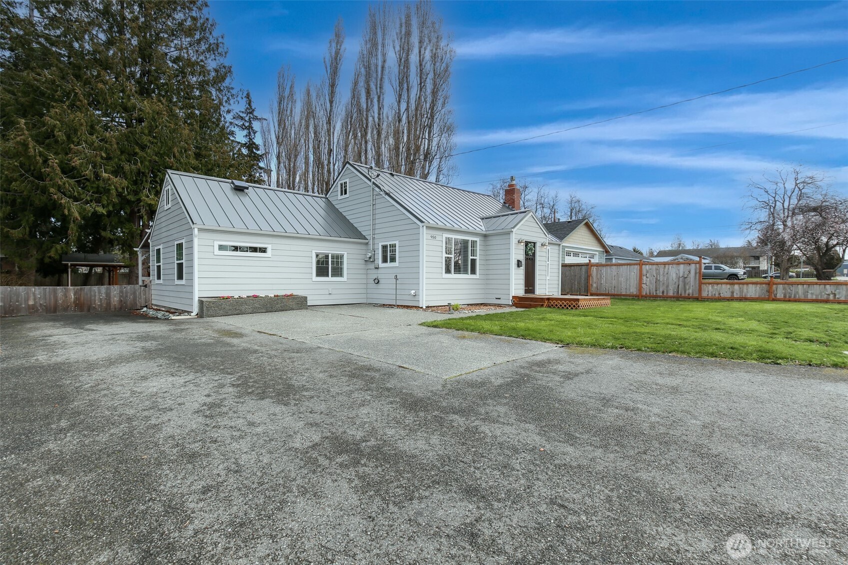 950 SE 4th Avenue