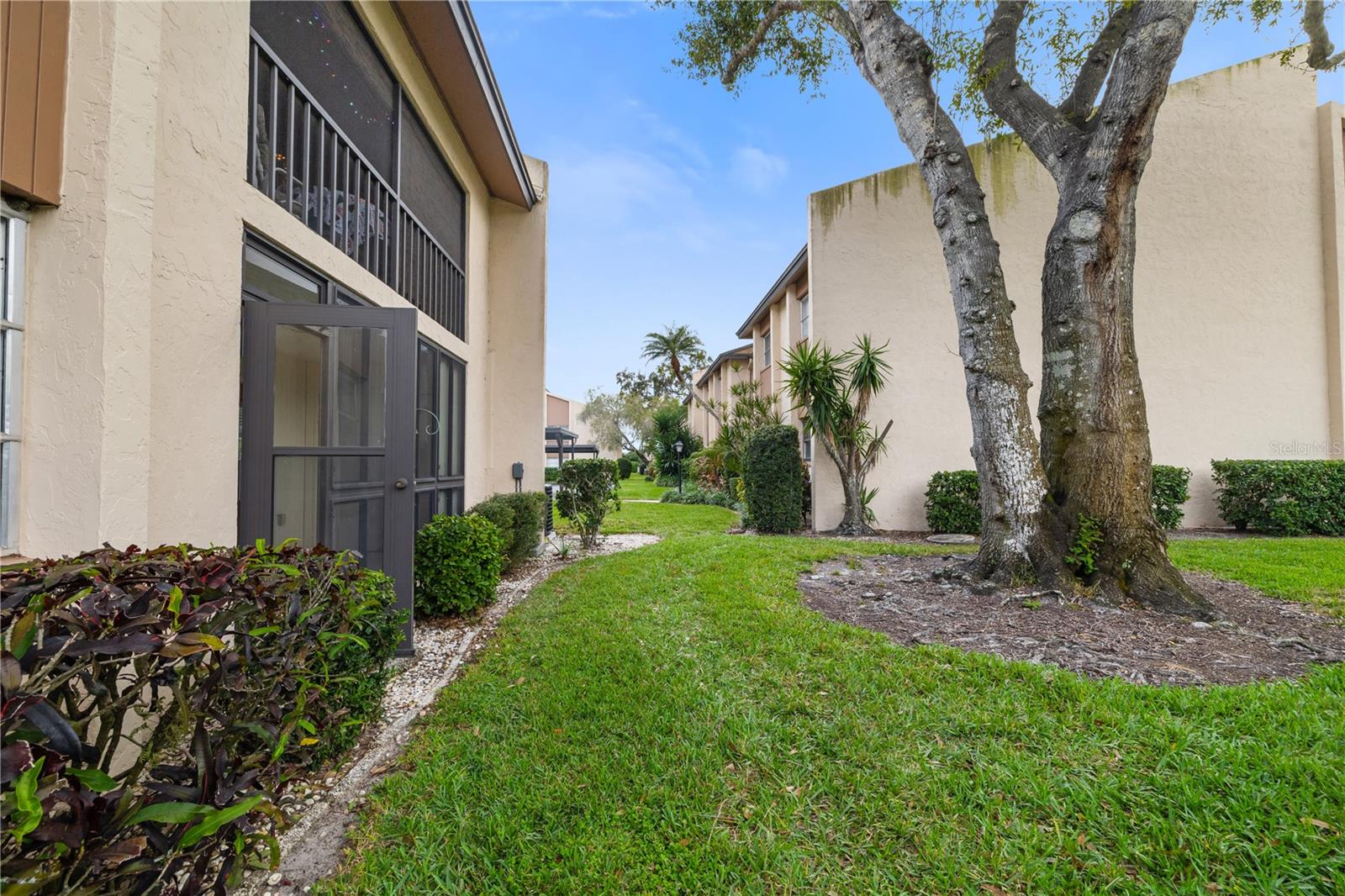 2644 CLUBHOUSE DR #101