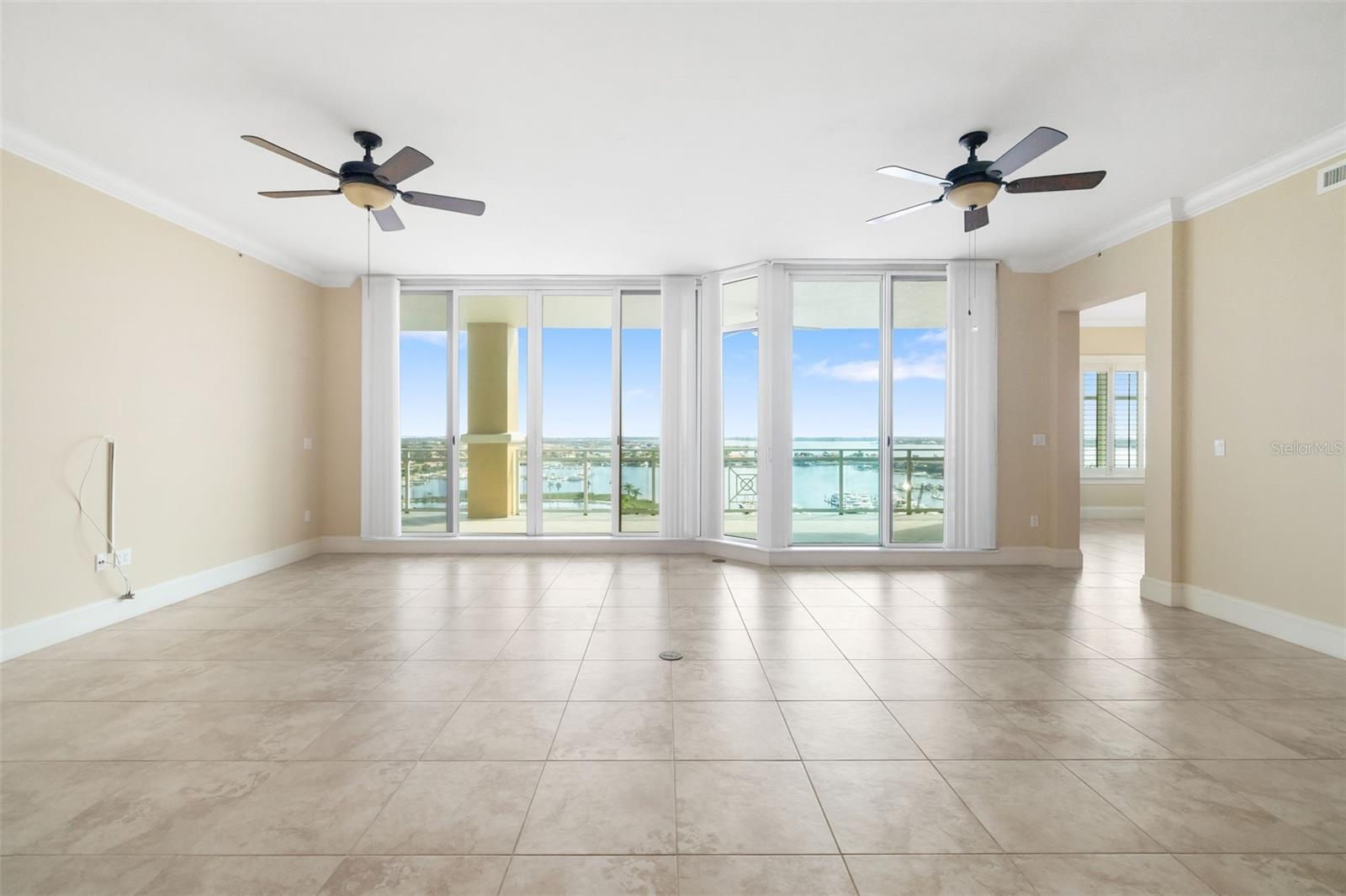 130 RIVIERA DUNES WAY #902