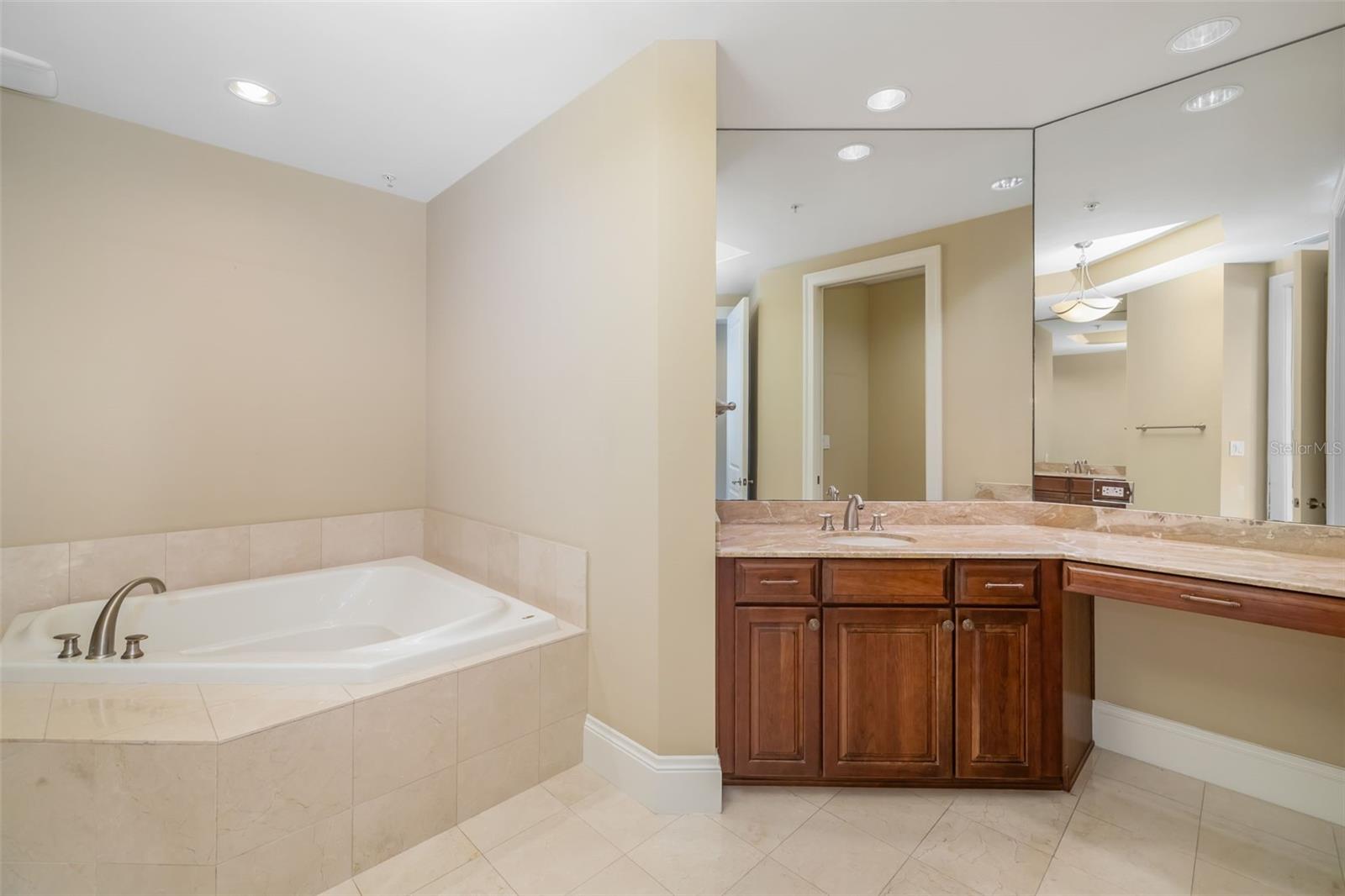 130 RIVIERA DUNES WAY #902