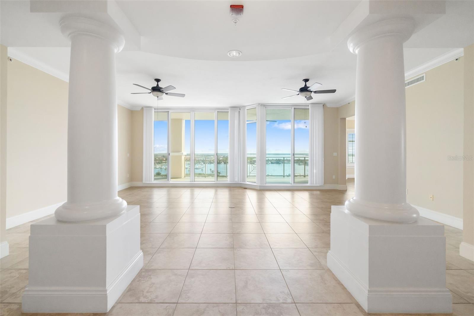 130 RIVIERA DUNES WAY #902