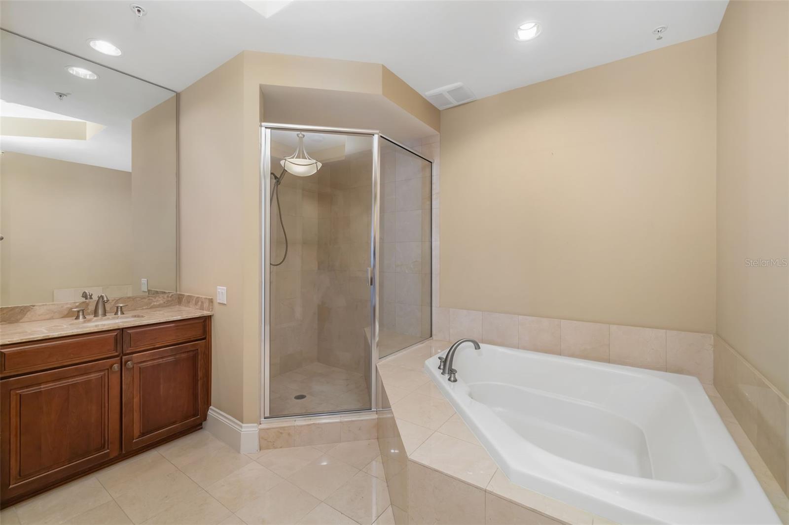 130 RIVIERA DUNES WAY #902
