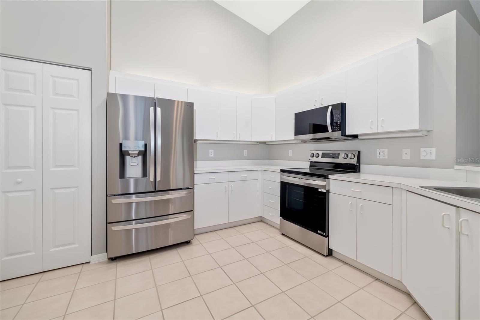 2608 EDGEWATER CT