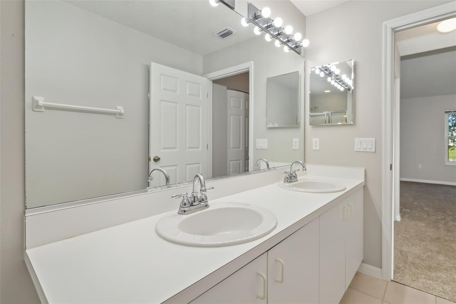 2608 EDGEWATER CT