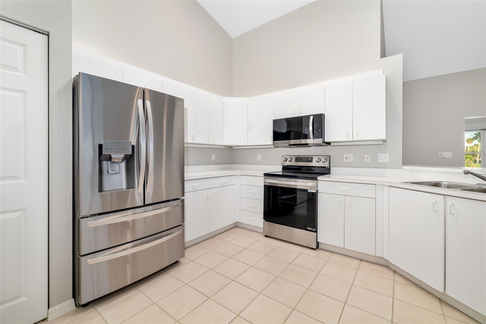 2608 EDGEWATER CT