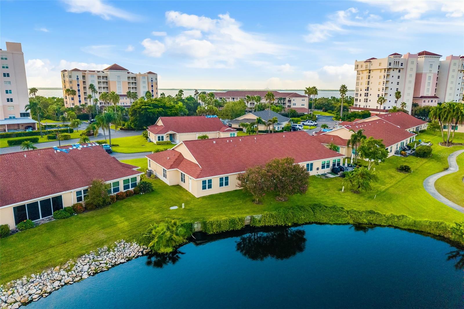 2608 EDGEWATER CT