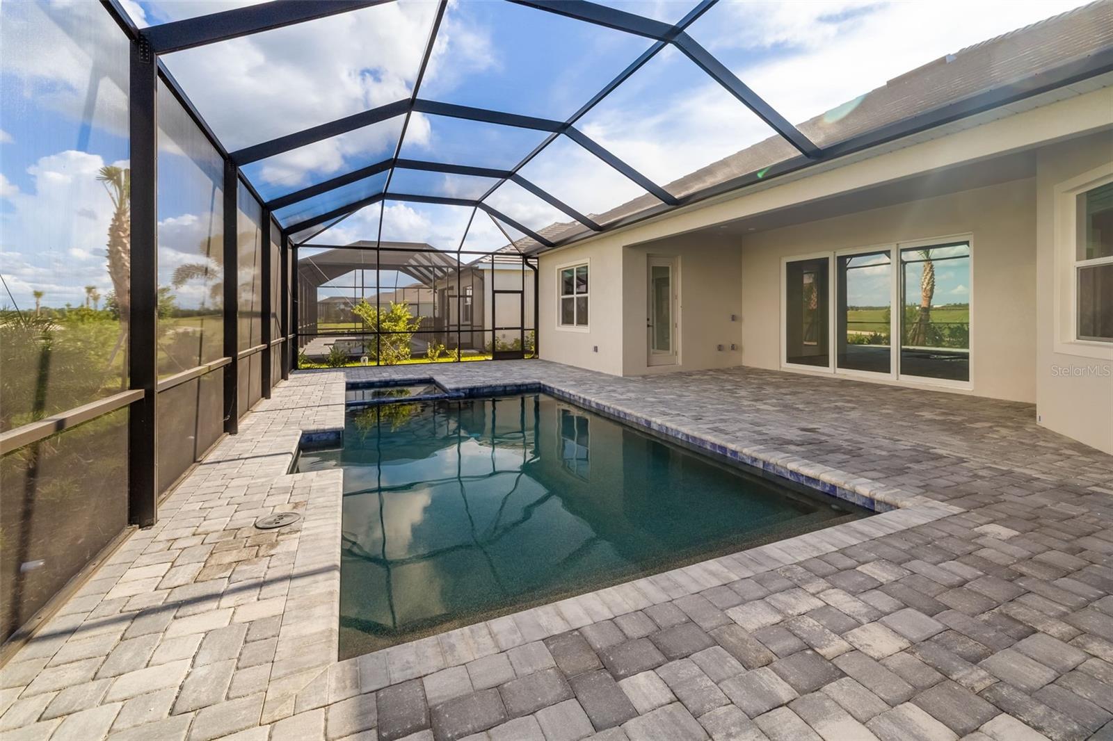 5613 LIGHTNING WHELK LN