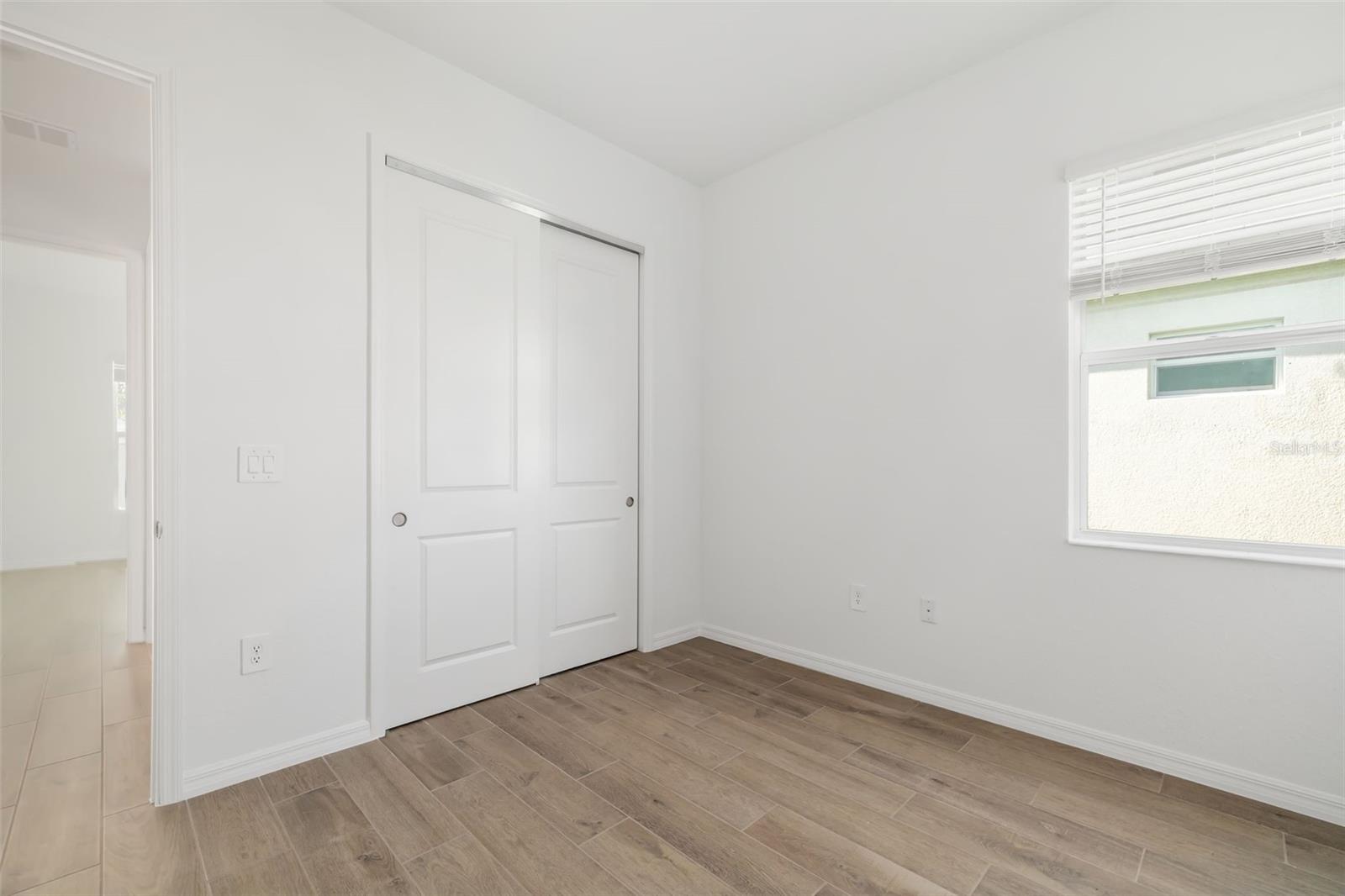 5613 LIGHTNING WHELK LN
