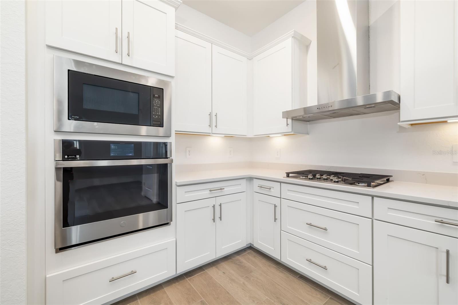 5613 LIGHTNING WHELK LN