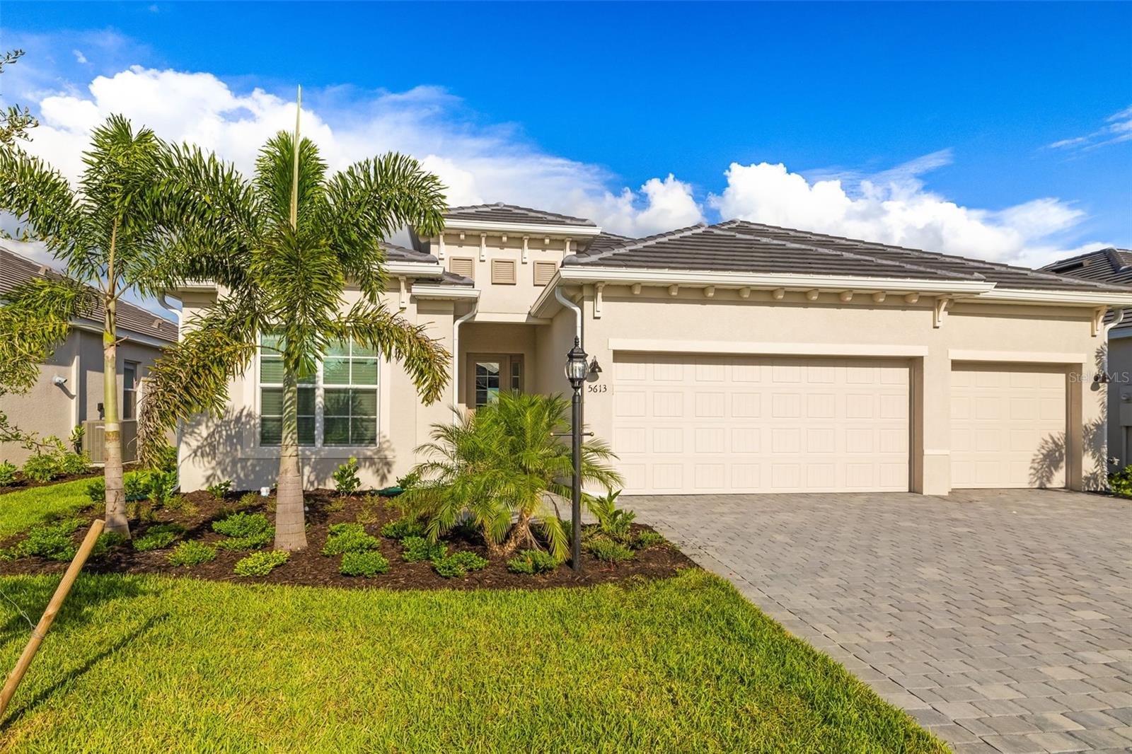 5613 LIGHTNING WHELK LN
