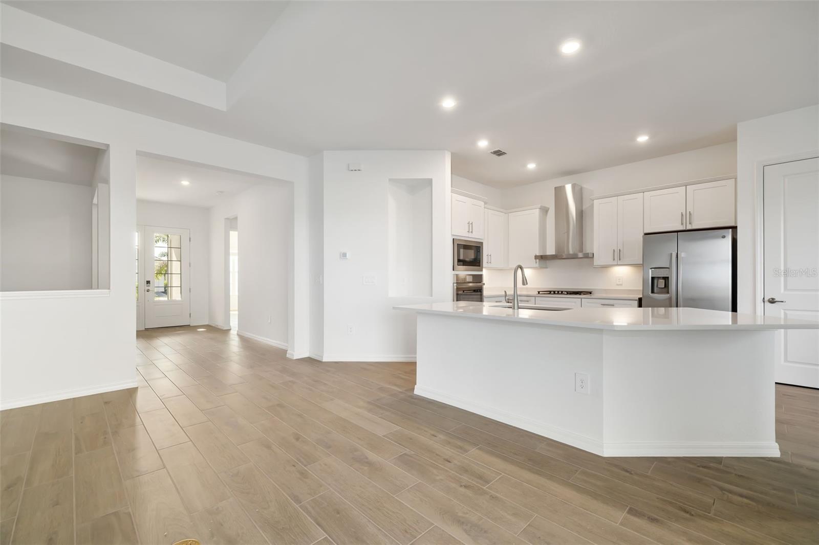 5613 LIGHTNING WHELK LN