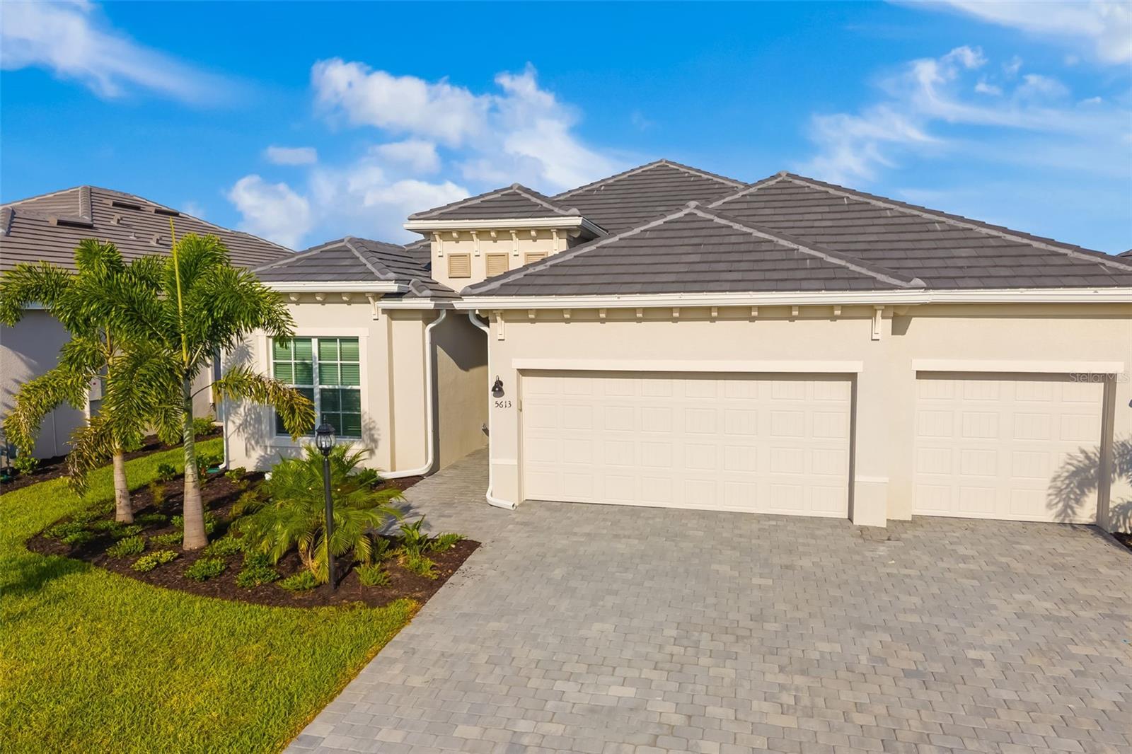 5613 LIGHTNING WHELK LN
