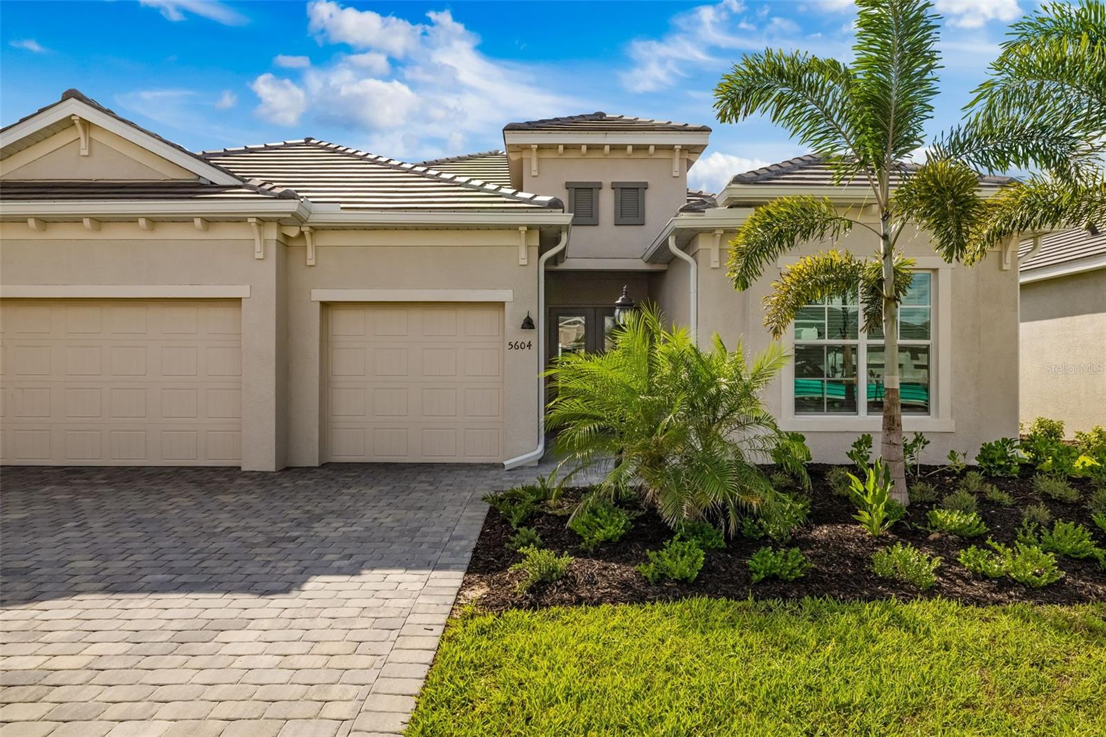 5604 LIGHTNING WHELK LN