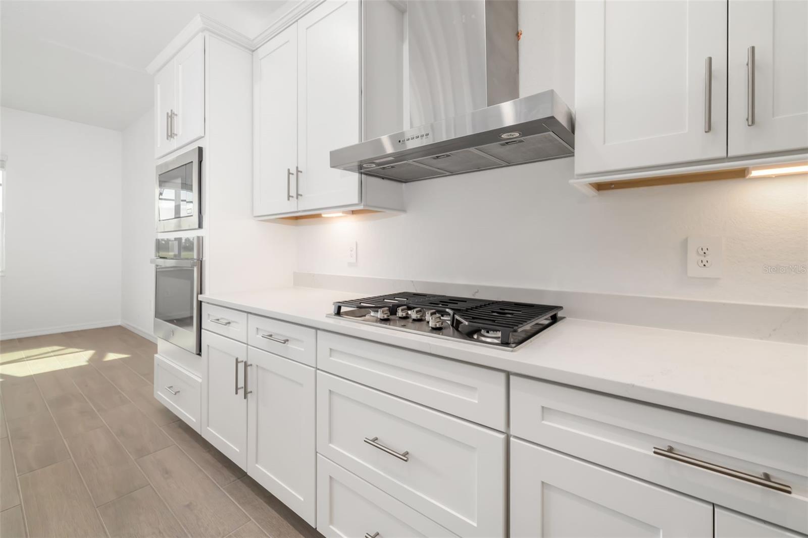 5604 LIGHTNING WHELK LN