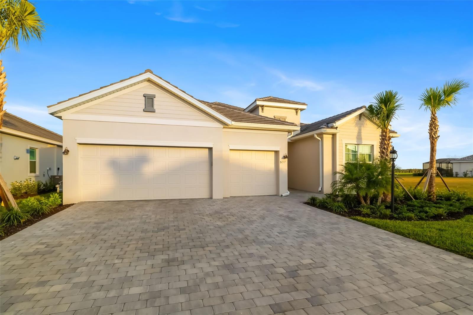 5617 LIGHTNING WHELK LN