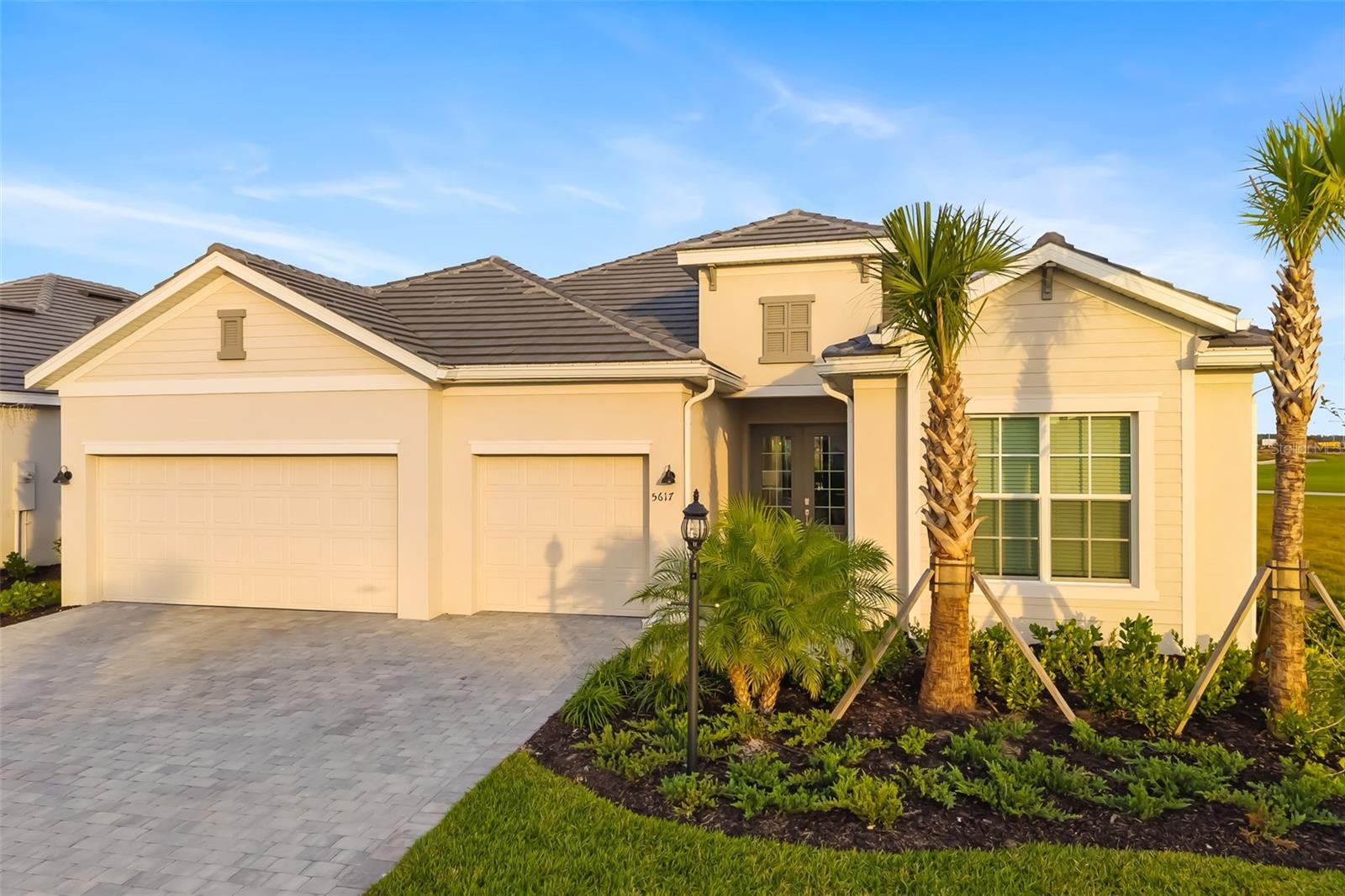 5617 LIGHTNING WHELK LN