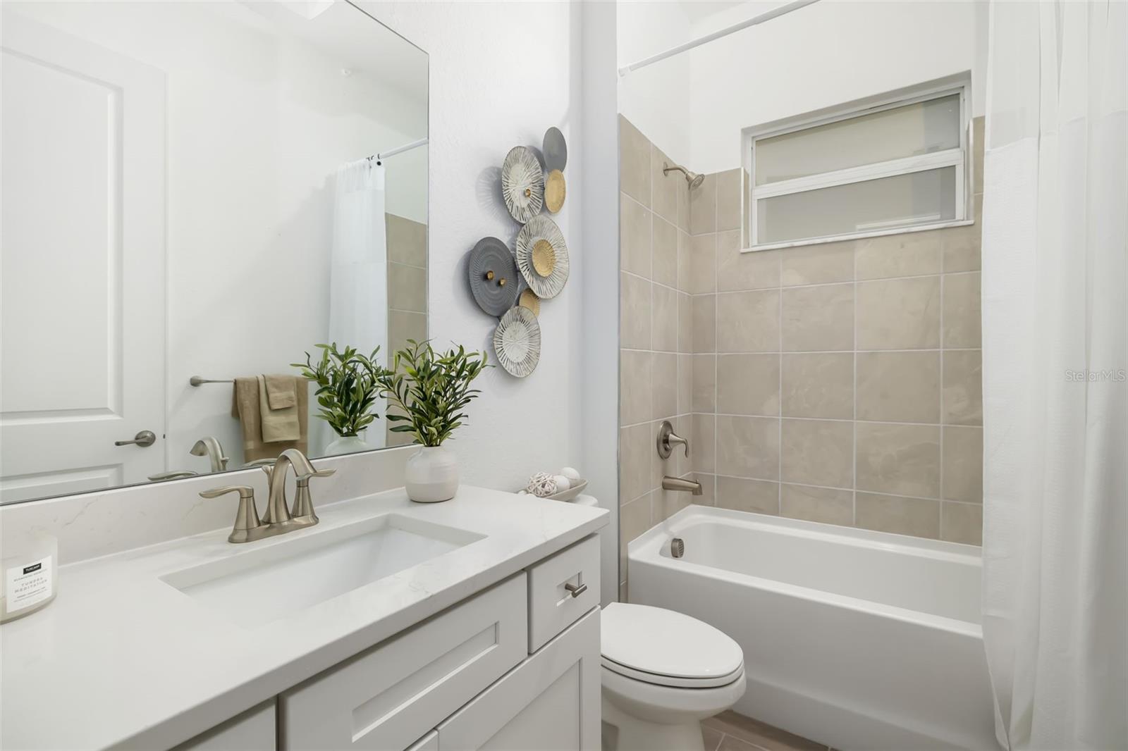 5617 LIGHTNING WHELK LN