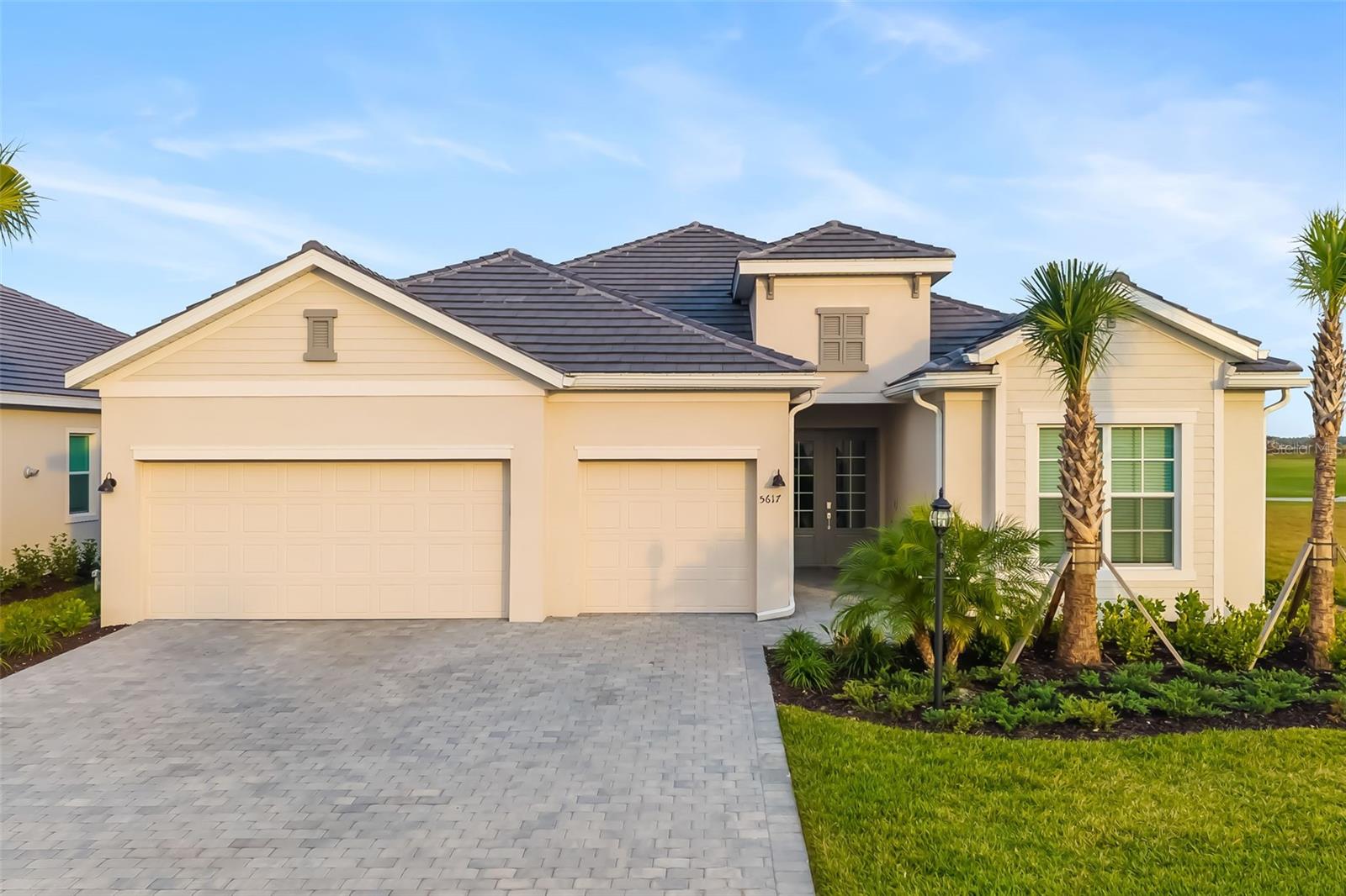 5617 LIGHTNING WHELK LN
