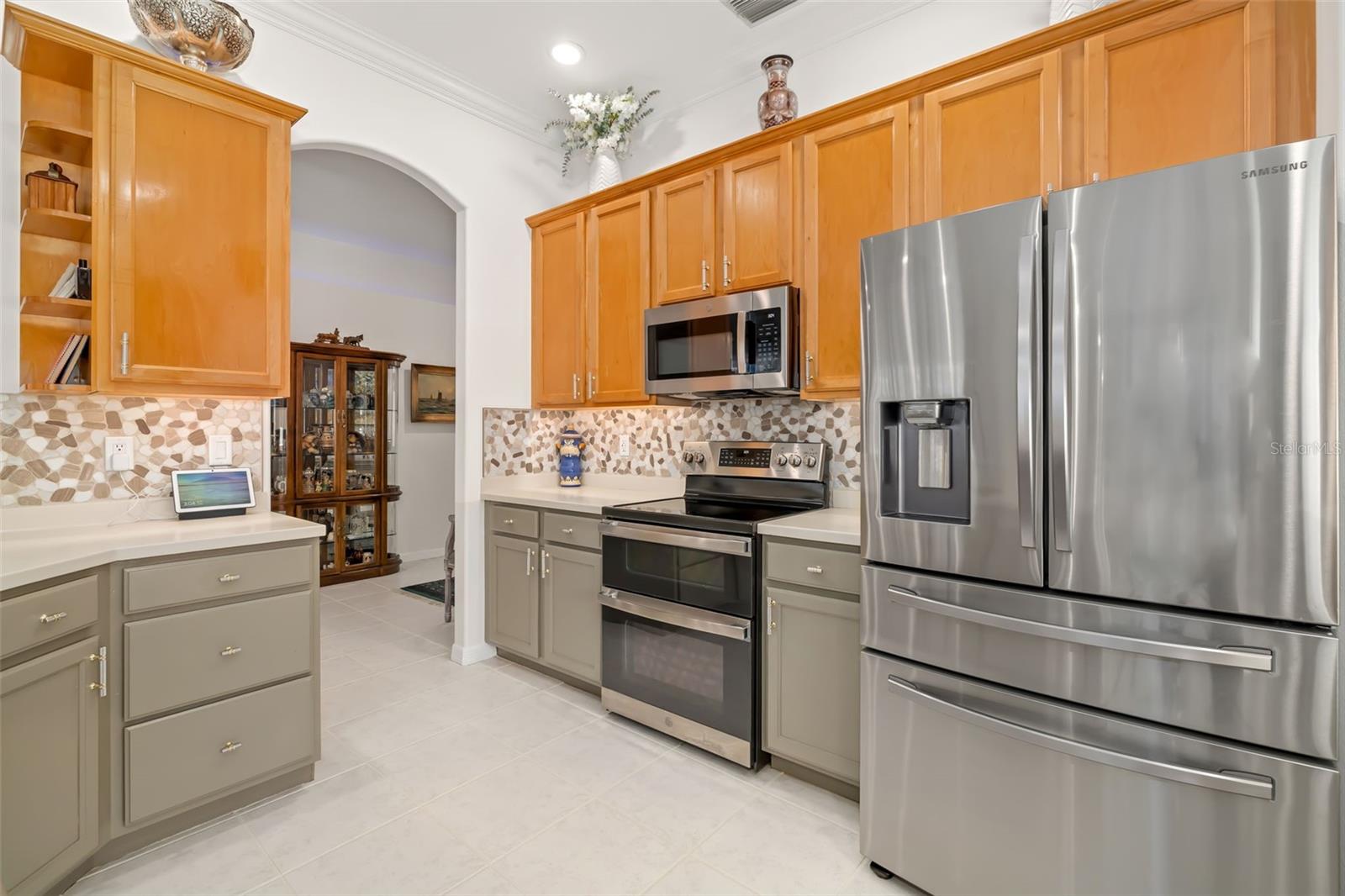 6413 GRAND POINT AVE