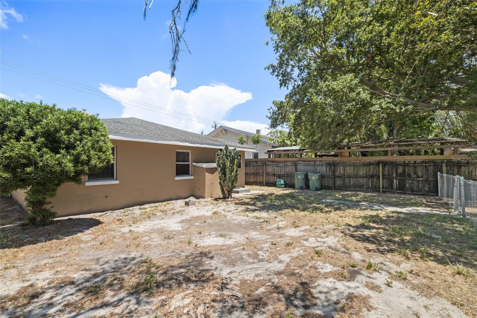 808 26TH ST W