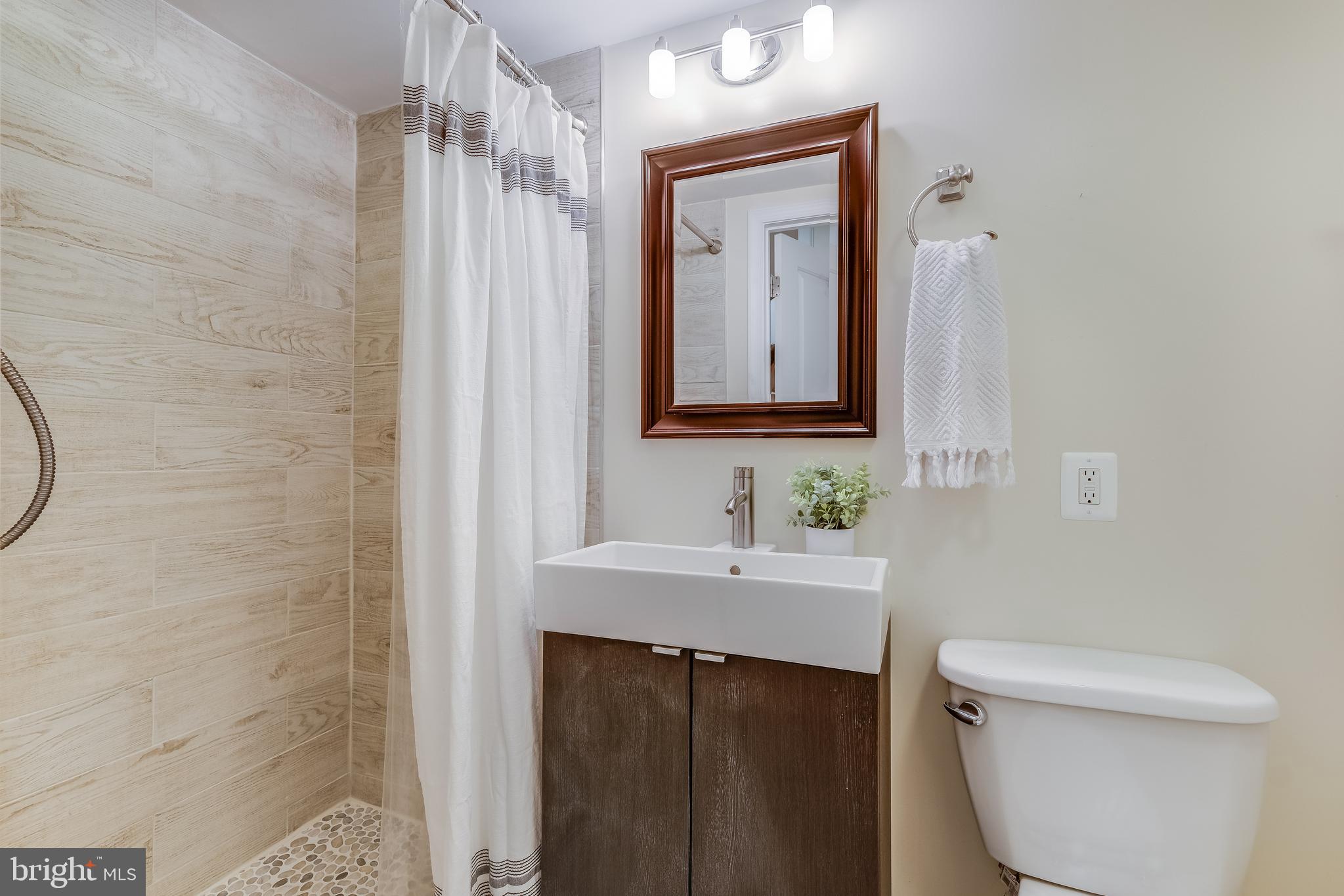 2915 NORTH CAPITOL STREET NE