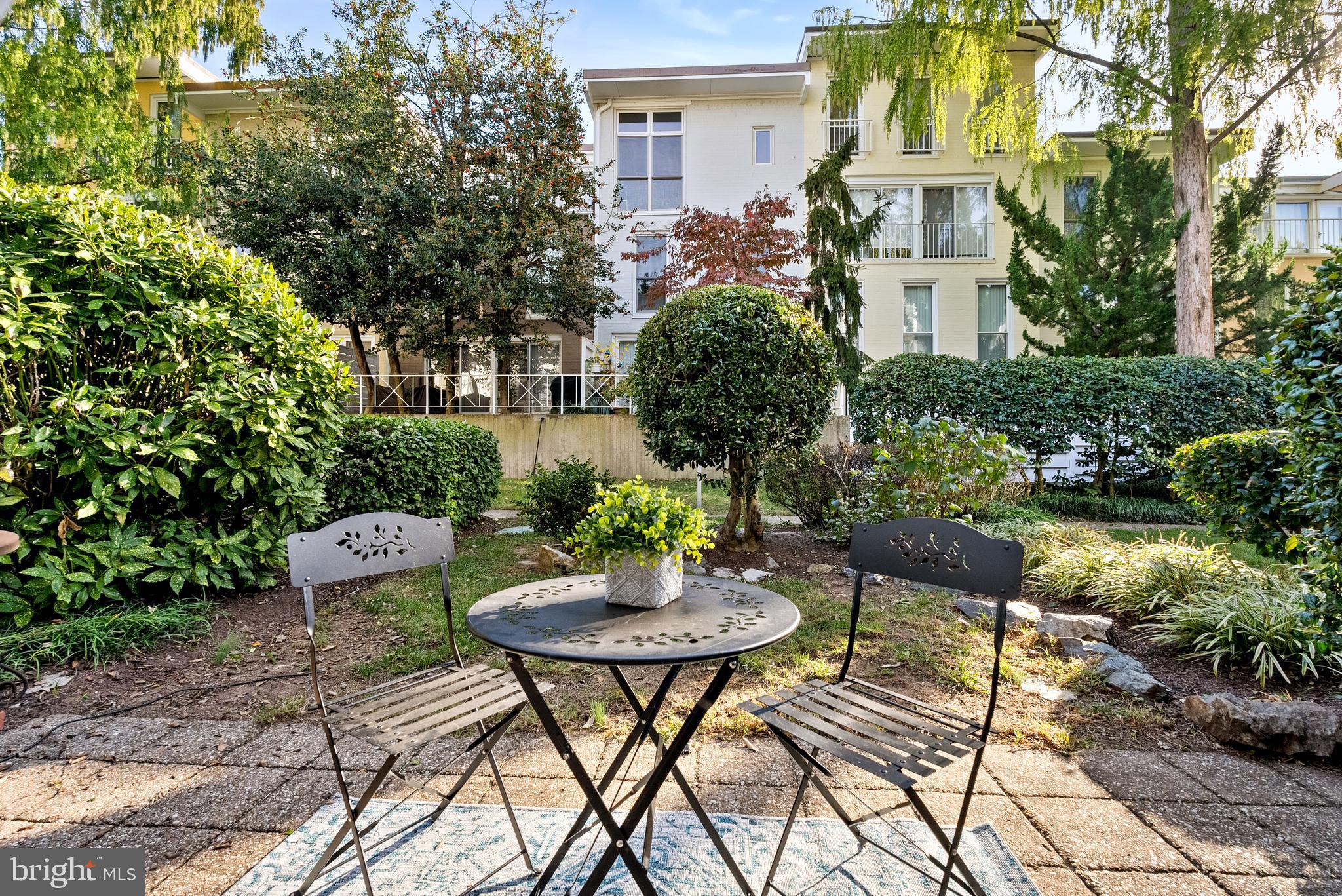 255 G St SW #111