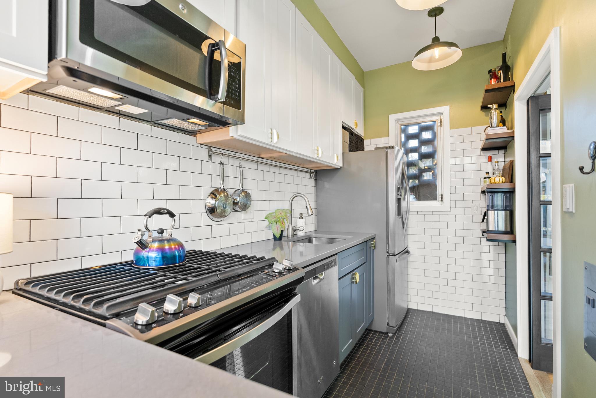 255 G St SW #111