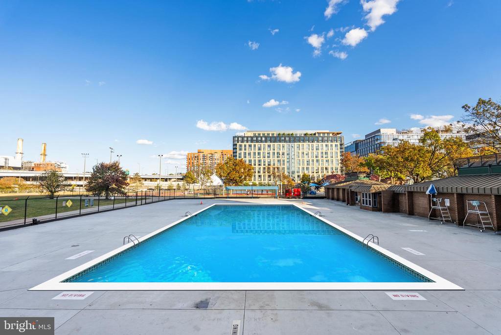 255 G St SW #111