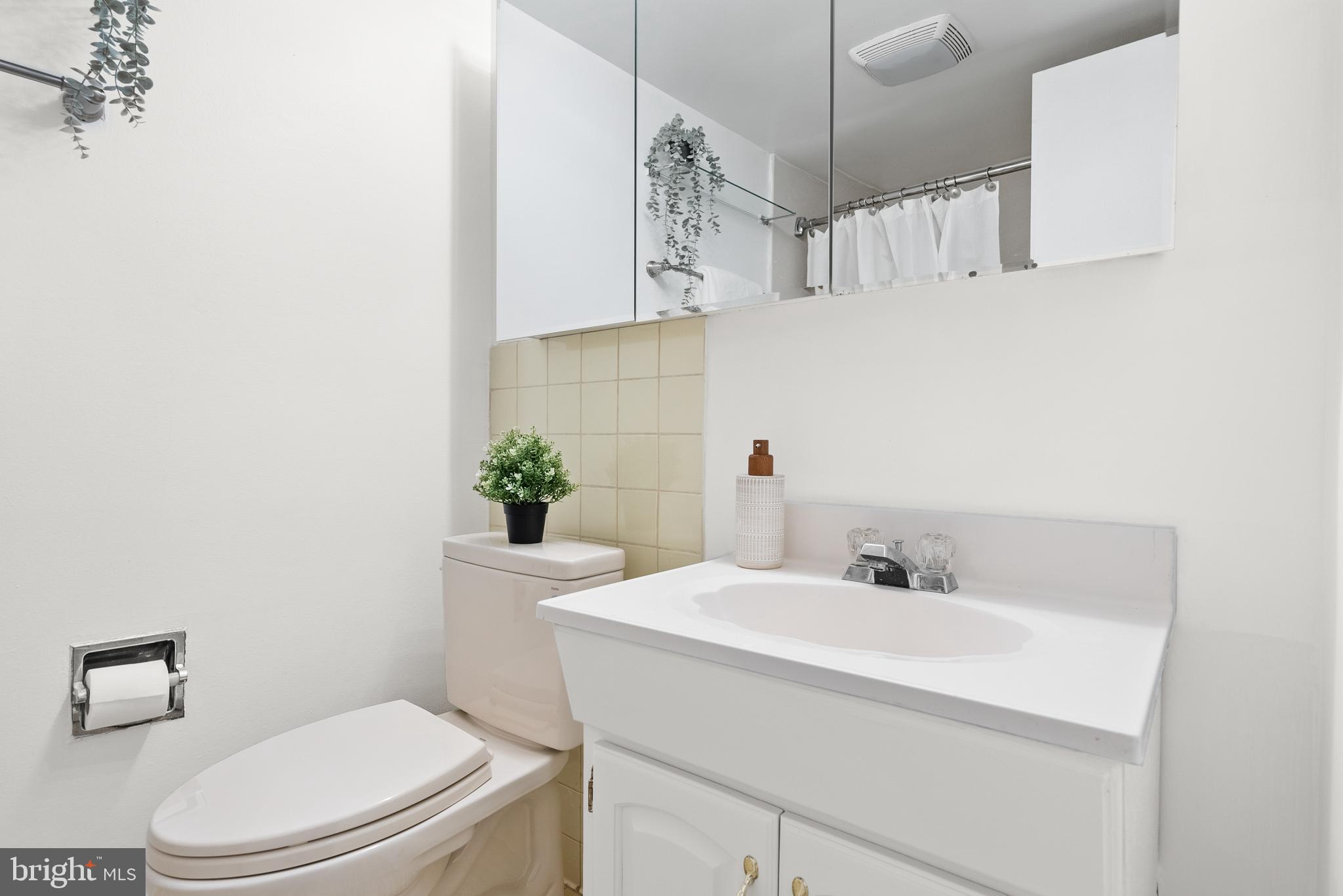 255 G St SW #111