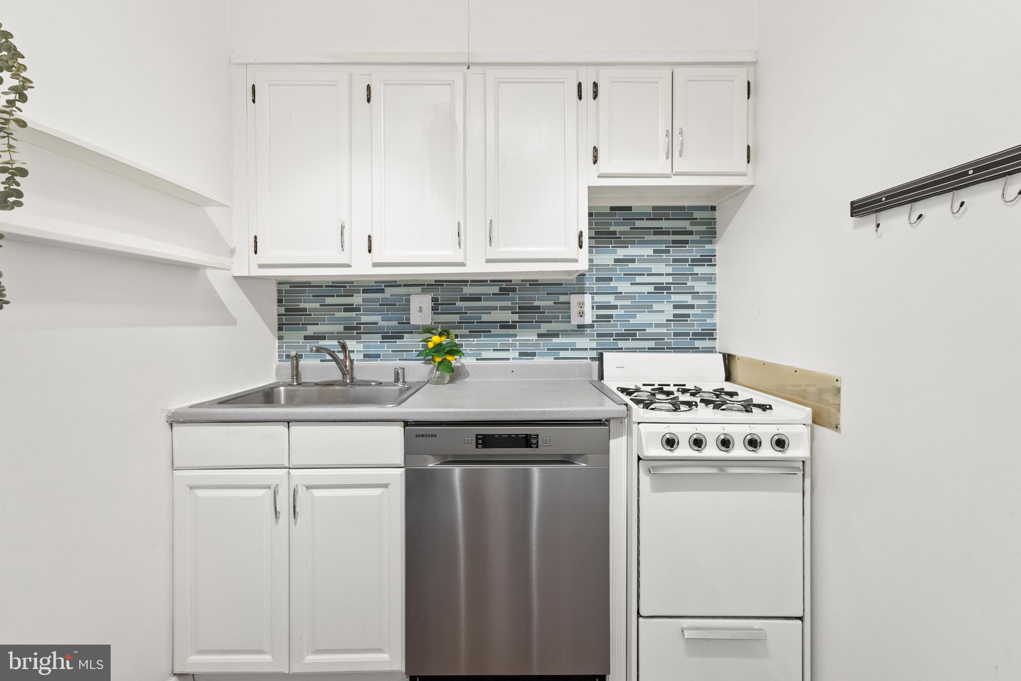 255 G St SW #111