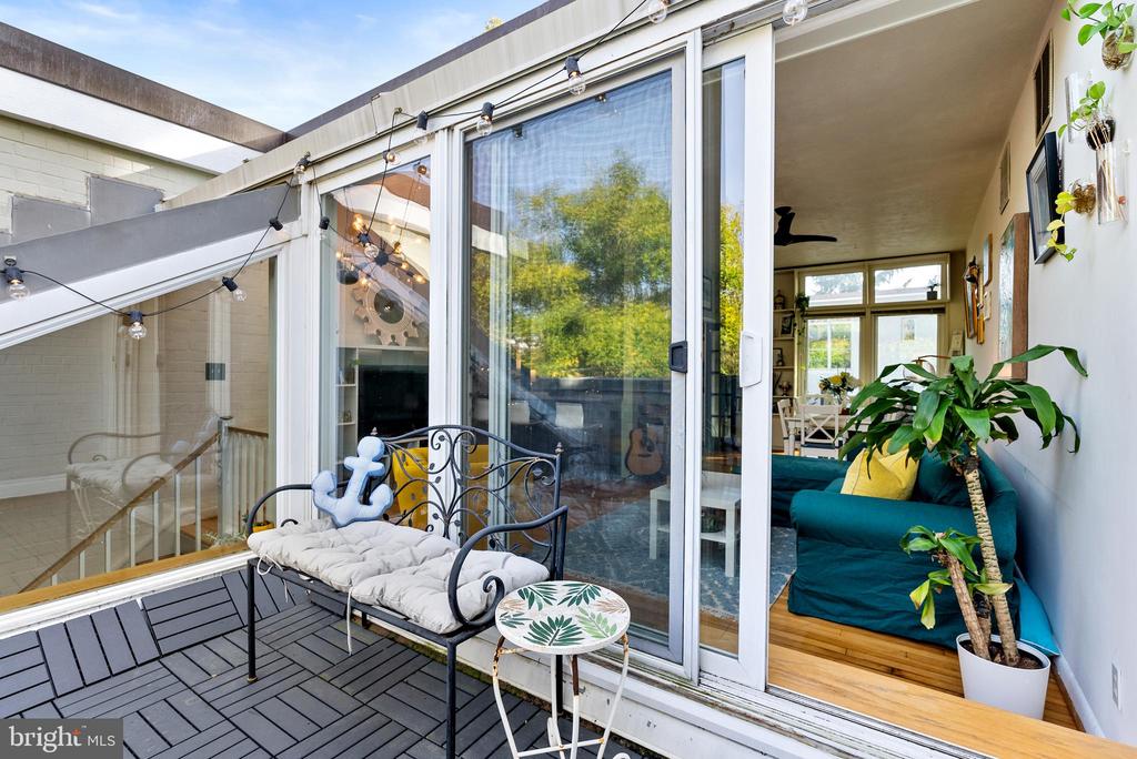 255 G St SW #111