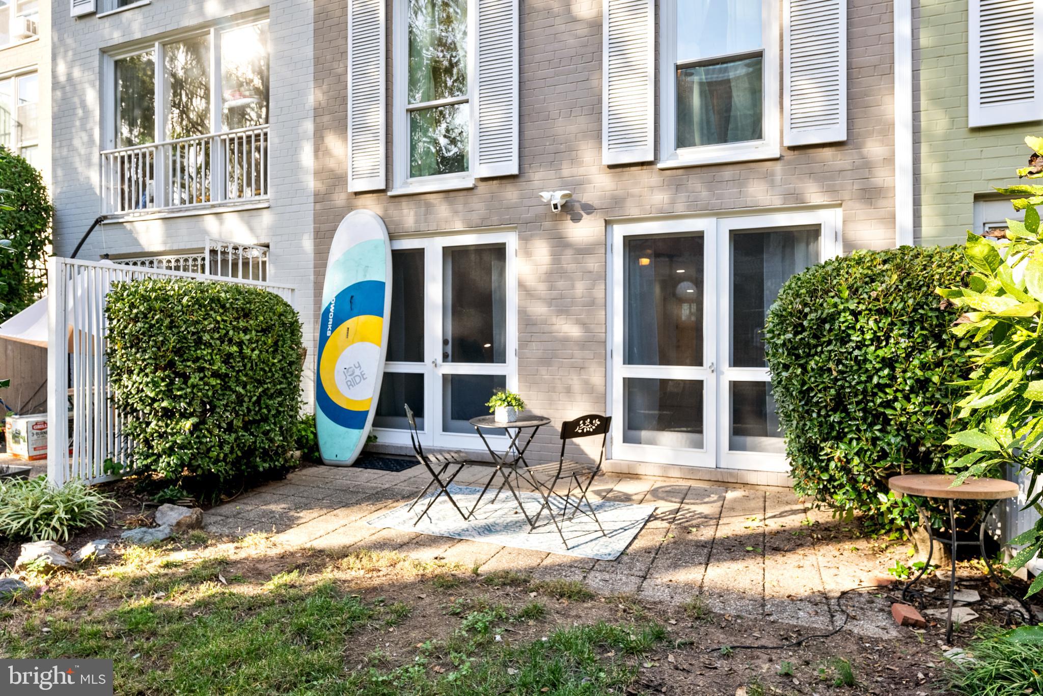 255 G St SW #111