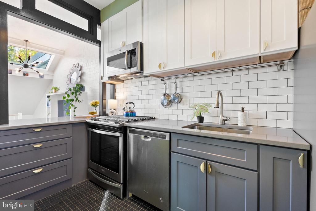 255 G St SW #111