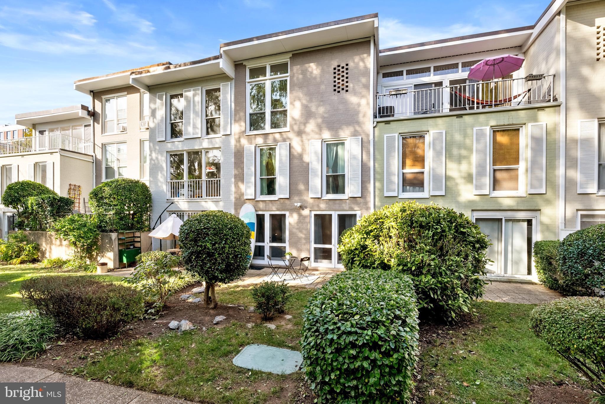 255 G St SW #111