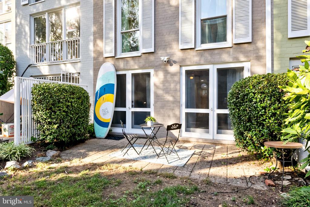 255 G St SW #111