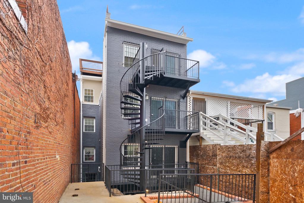 1138 Florida Ave NE #4