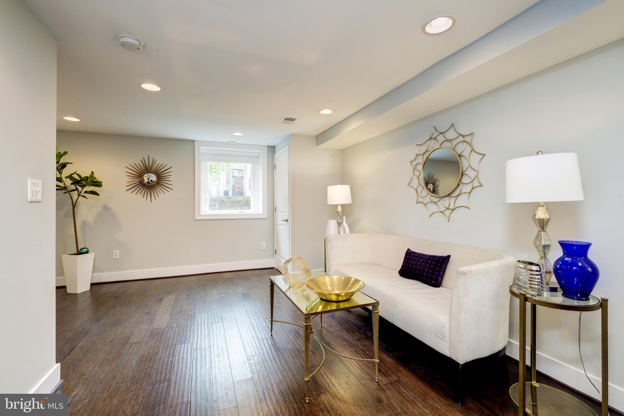 1340 K ST SE