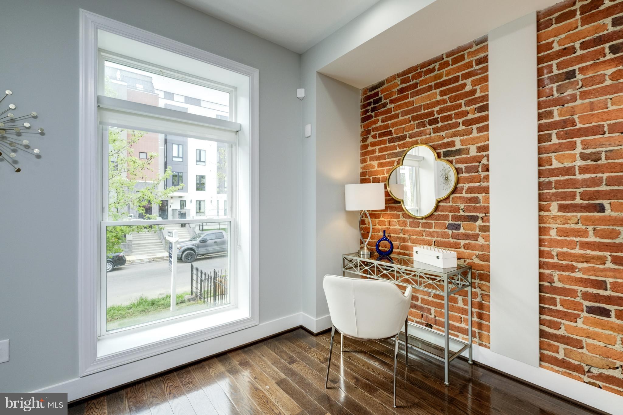 1340 K ST SE