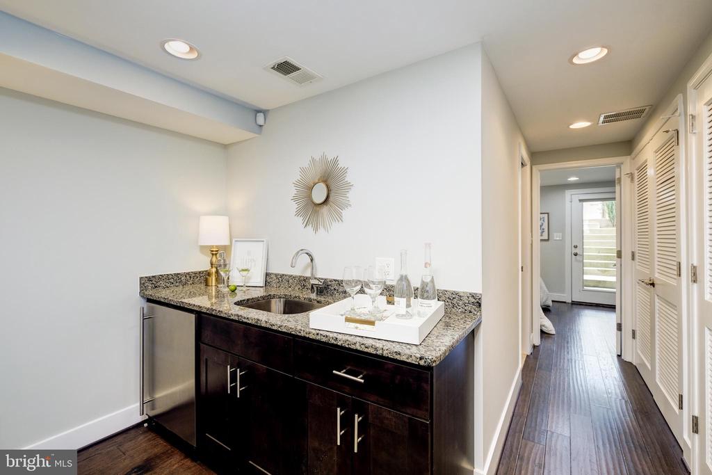 1340 K ST SE