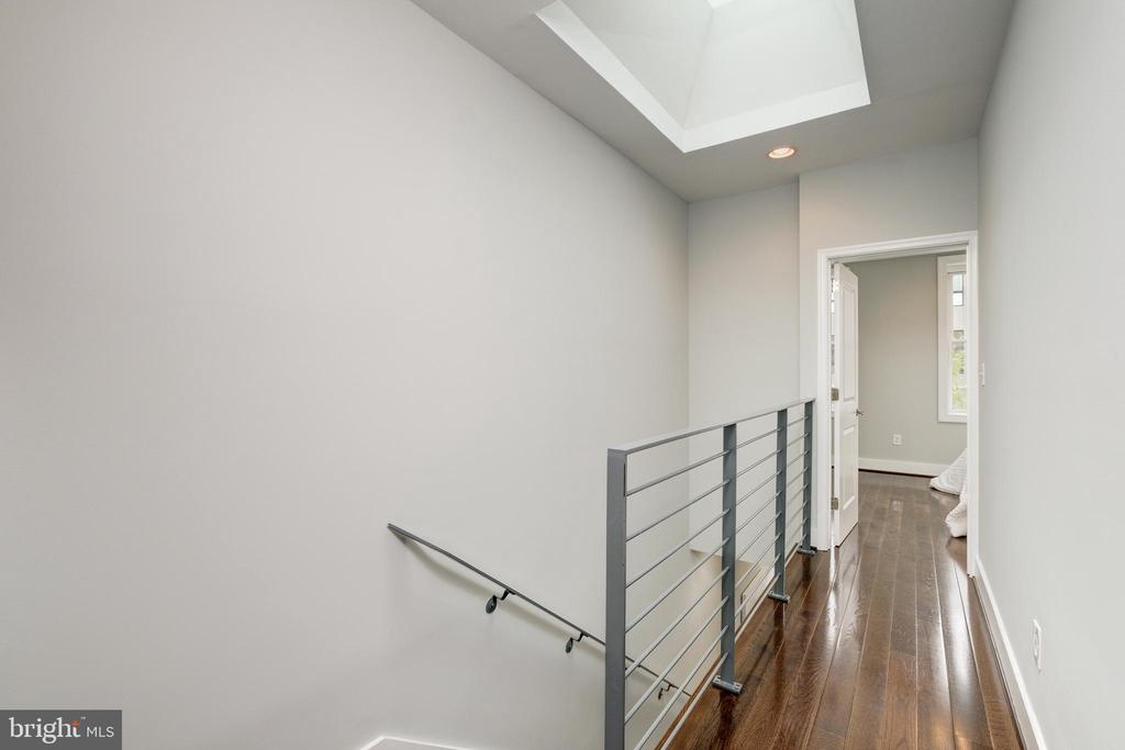 1340 K ST SE