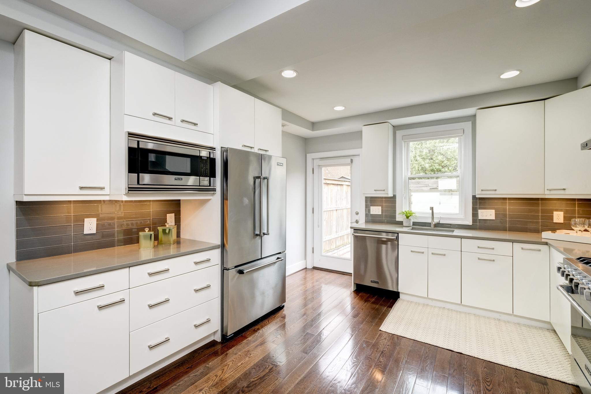 1340 K ST SE
