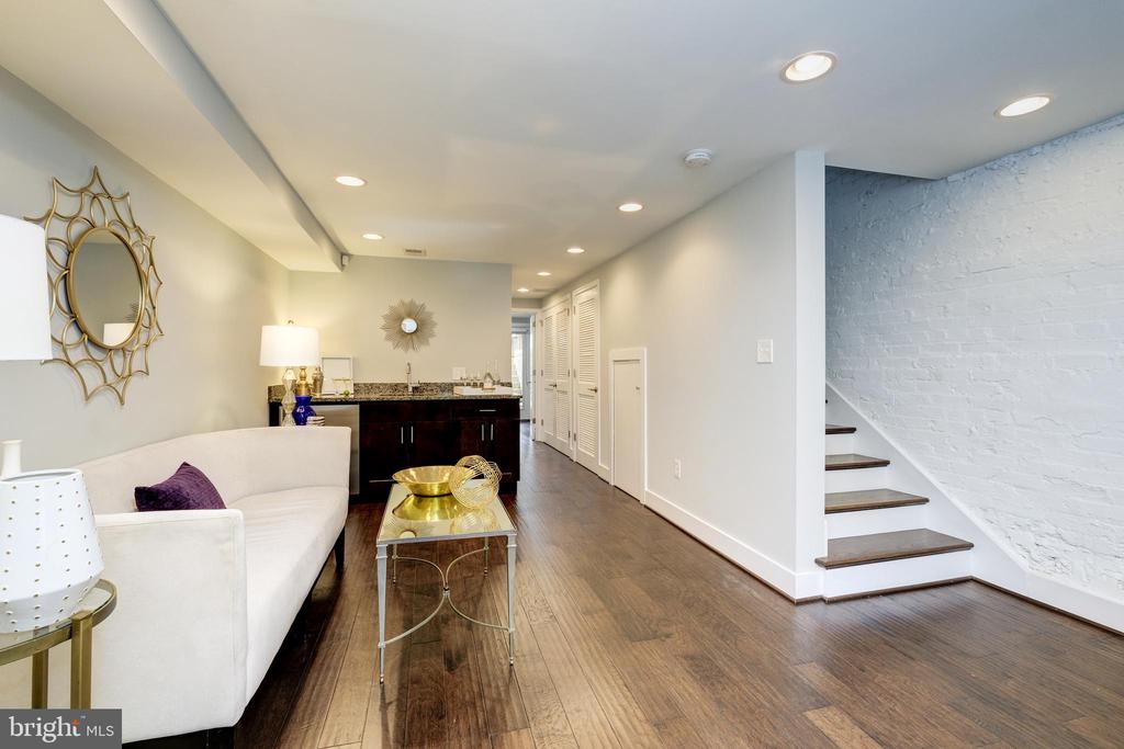 1340 K ST SE