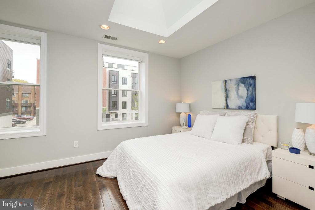 1340 K ST SE